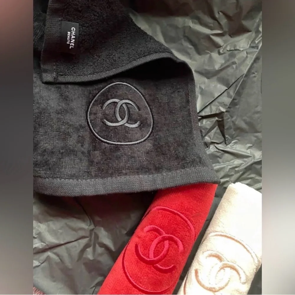 Chanel‎ makeup towel/washcloth set